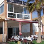 Fachada y terraza en el paseo marítimo de la Playa de Puçol