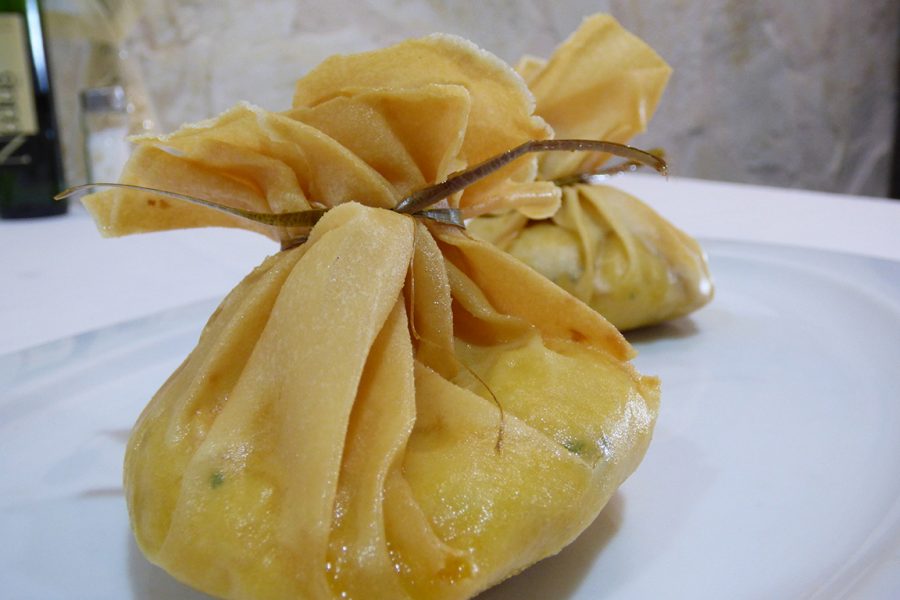 Saquitos de bacalao con cola de langostino del Resturante Galli